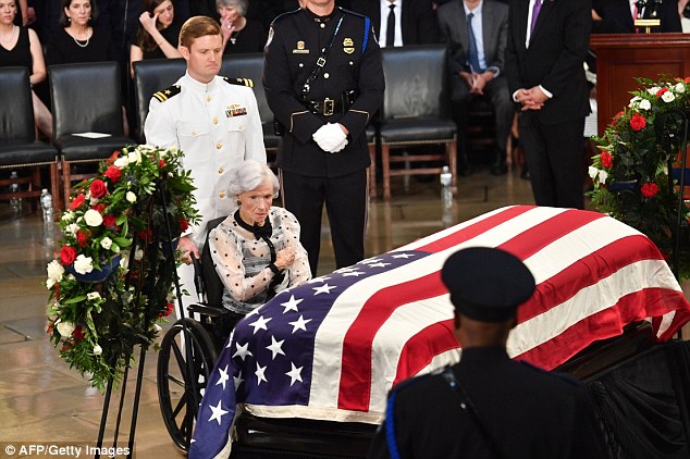 4F914AB600000578-0-Roberta_McCain_was_wheeled_over_to_say_her_goodbyes_at_her_son_s-a-28_1535733092206.jpg