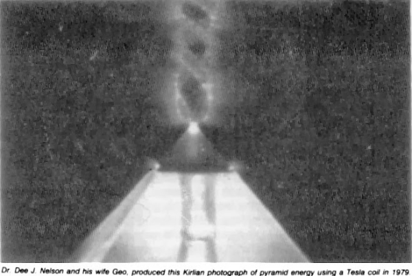 dr-dee-j-nelson-and-his-wife-geo-produced-this-kirlian-photograph-of-pyramid-energy-using-a-tesla-coil-in-1979-pyramid-apex-vortex-kirilian-1979.jpg