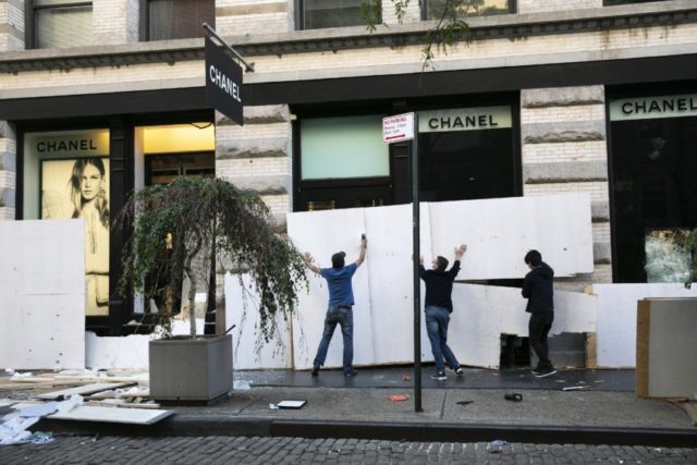 america-protests-york-city-workers-board-up-windows-of-chanel-store-monday-june-2020-protests-640x427.jpg