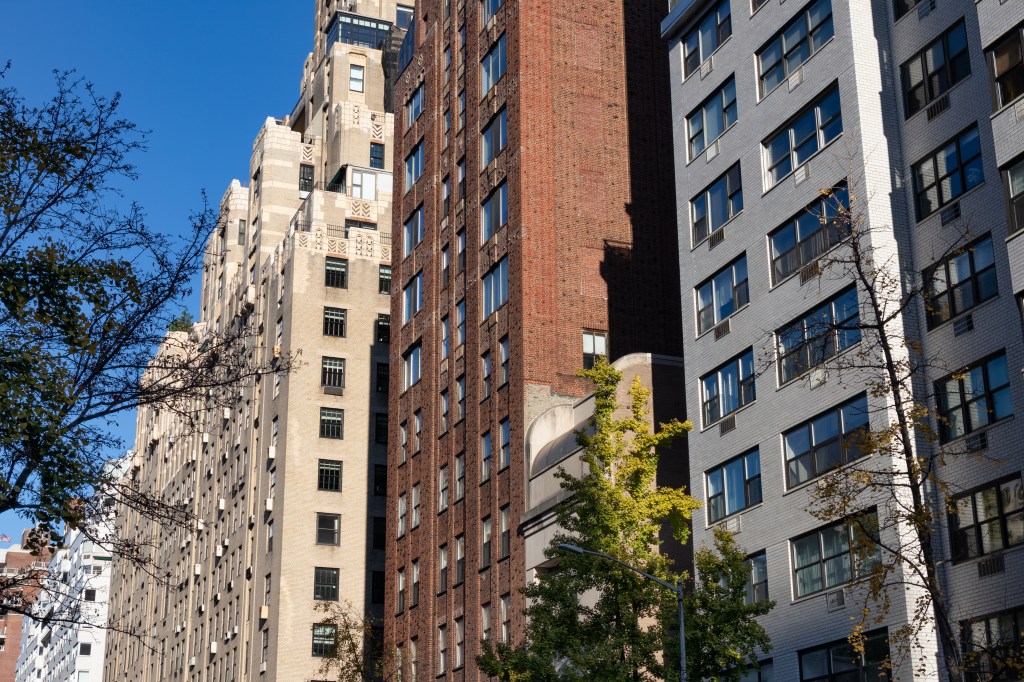 Picture of apartment buildings on the Upper East Side.