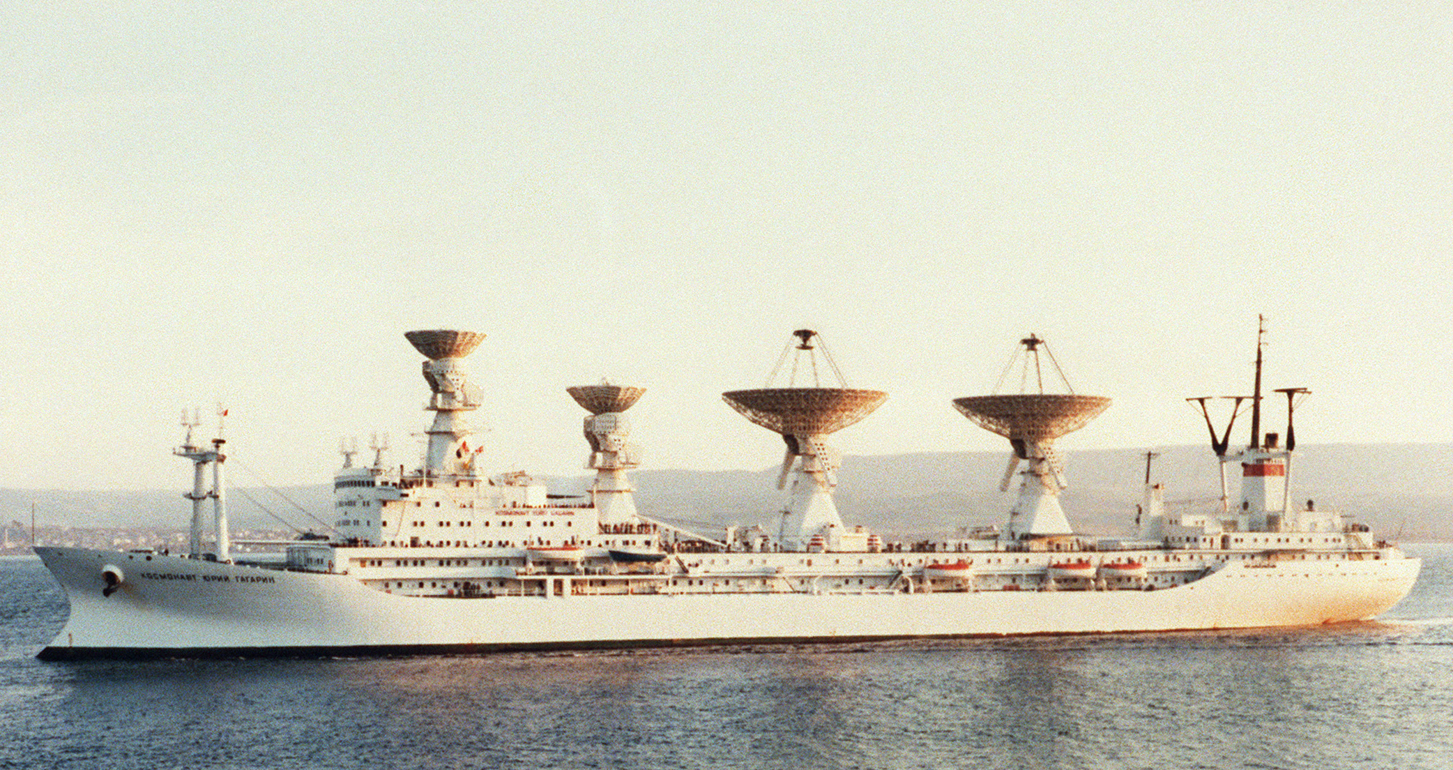 Space_control-monitoring_ship_%22Kosmonaut_Yuri_Gagarin%22_in_1987.png