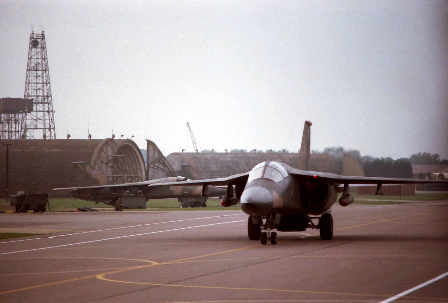A hot ship: F-111F 70-2376 of the 48th Tactical Fighter Wing at RAF Lakenheath in 1989. <a href=https://www.flickr.com/photos/harryclaggers/33672082400/ target=_blank rel=noreferrer noopener><em>Dick Gilbert via Flickr</em></a>