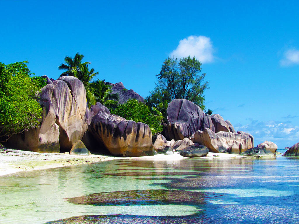 Seychelles La digue beach~2d.jpg