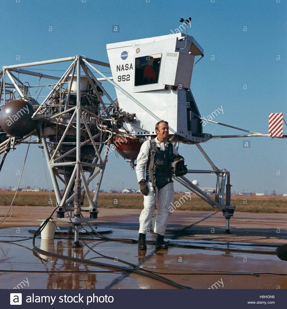 nasa-apollo-14-lunar-landing-mission-astronaut-american-alan-shepard-H6HGN6.jpg
