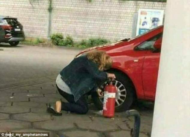 4B912C6600000578-5659809-Confused_This_woman_appeared_to_be_trying_to_pump_her_tyres_usin-a-5_1524759206672.jpg