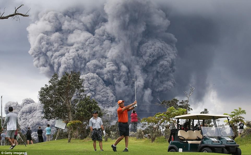4C4C5FB700000578-5741451-A_group_of_golfers_were_seen_playing_a_round_nearby_Hawaii_s_Kil-a-43_1526579998534.jpg