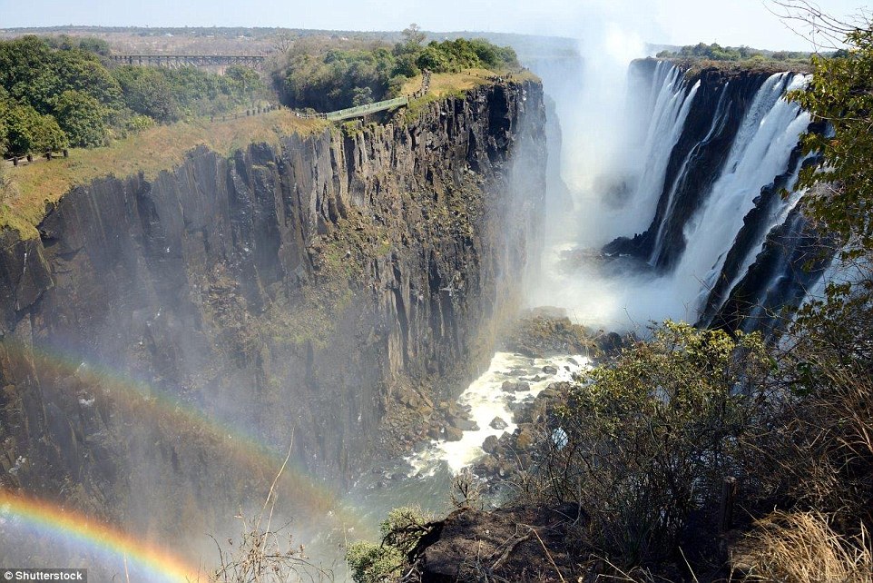4935C48A00000578-0-A_bird_s_eye_view_of_the_Victoria_Falls_in_south_Africa_with_a_r-a-105_1518791209544.jpg