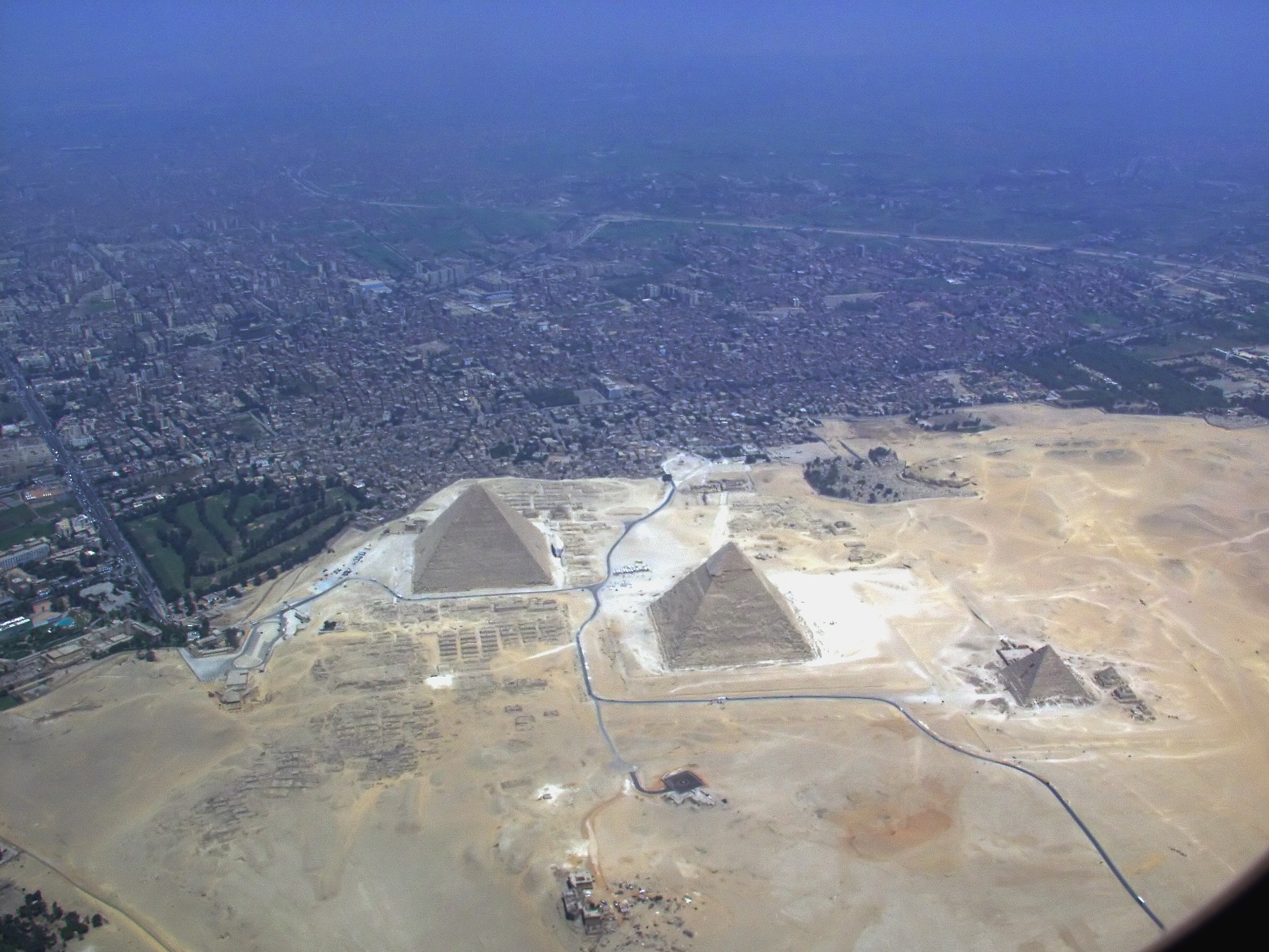 Giza_pyramid_complex_from_air_(2928).jpg