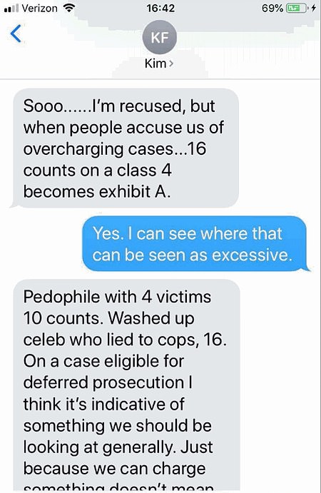 12386600-6932937-Kim_Foxx_sent_these_text_messages_to_her_deputy_on_March_8_after-a-2_1555527766016.jpg