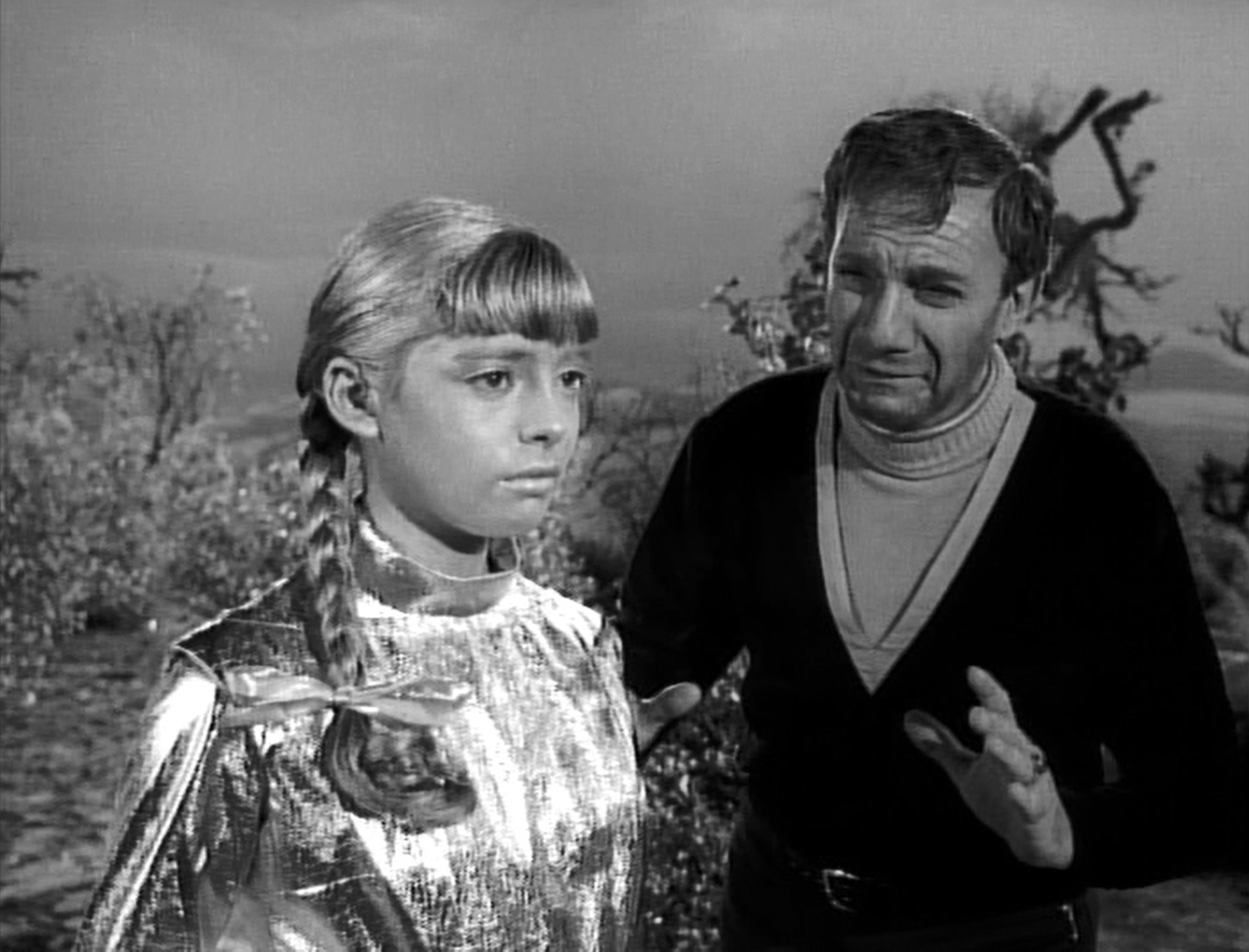 Lost-in-Space-All-That-Glitters-4.jpg