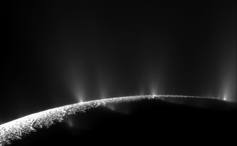 181217-enceladus-saturn-moon-plumes-cs-1103a_8edaa4e614f308229e1b8885b57c6be5.fit-760w.jpg