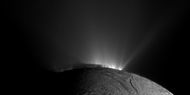 180627-enceladus-jets-shadows-se-243p_24125cc0ec363c46945f9ead48a871e3.focal-640x320.jpg