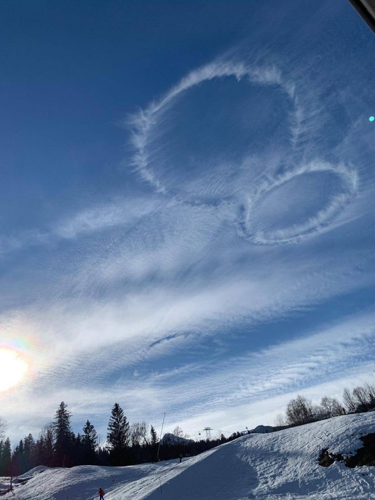 mysterious-cloud-circles-over-Swiss-Alps-3-768x1024.jpg