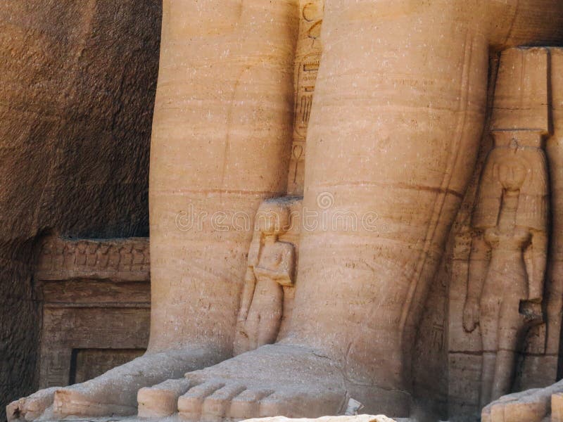 statue-nefertari-great-temple-ramses-ii-abu-simbel-dedicated-to-himself-gods-ra-amun-ptah-features-four-colossal-74577046.jpg
