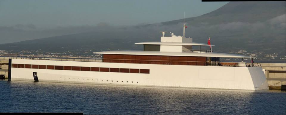 Steve_Jobs_Yacht_Venus_in_Portugal_%28Faial_Island%29.jpg