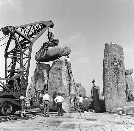 Stonehenge-Built-1954-head-stone.jpg